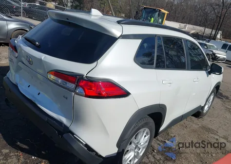 2024 Toyota Corolla Cross Le z USA, uszkodzony, nr VIN 7MUBAAAG9RV109841